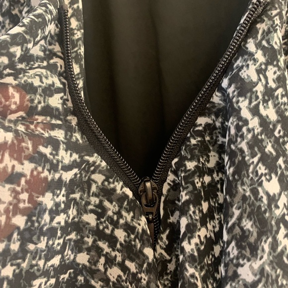 Flirty Black/White Dress - Picture 3 of 6